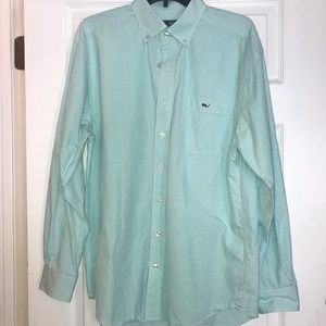 Very gently used vineyard vines button down - L